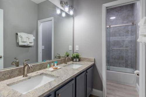 Photo of Bathroom in Sunset Ridge