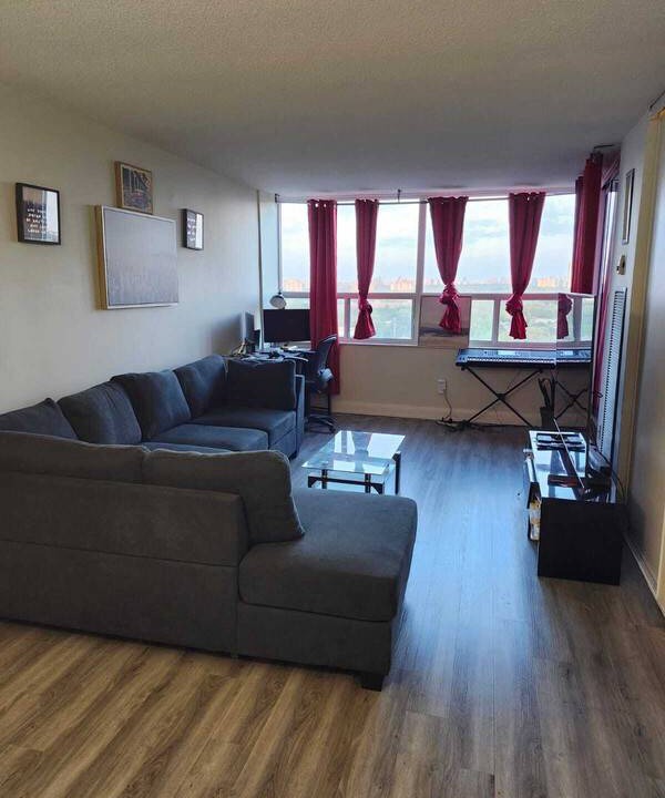 Photo of Livingroom in L'Amoreaux