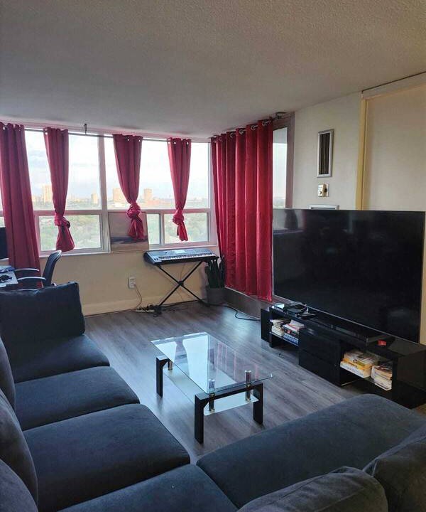 Photo of Livingroom in L'Amoreaux