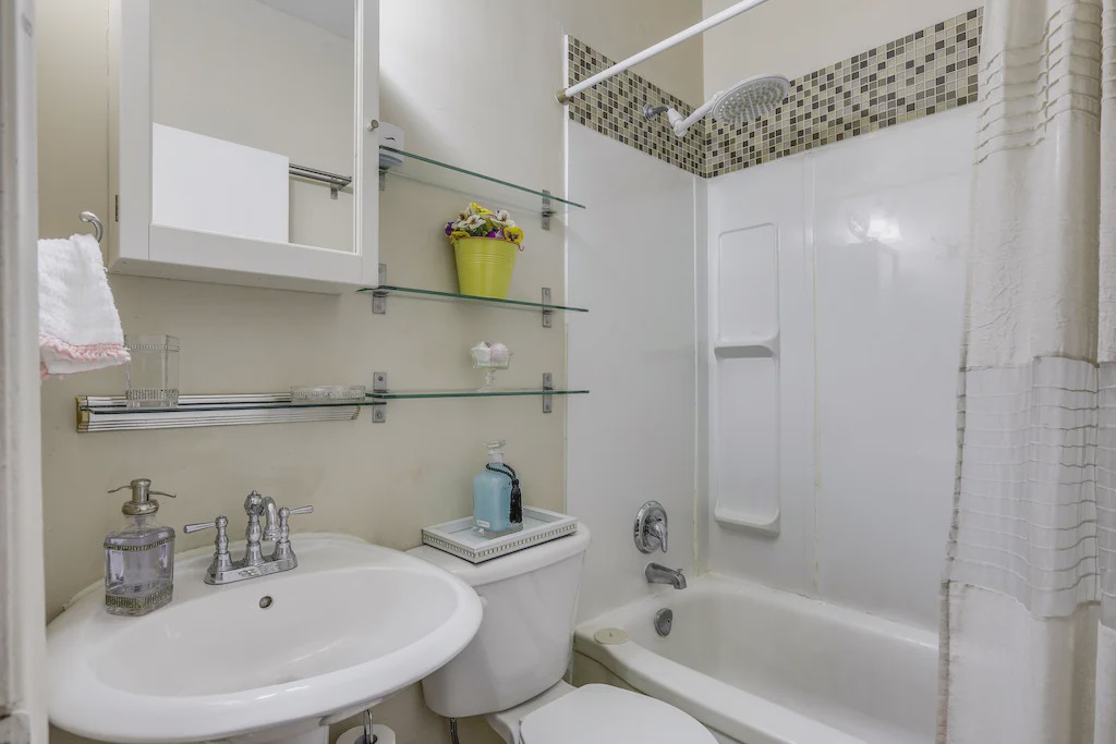 Photo of Bathroom in Cabbagetown South
