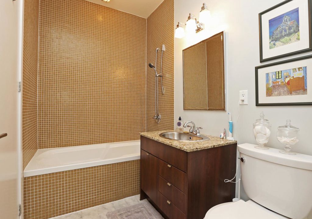 Photo of Bathroom in Fashion District