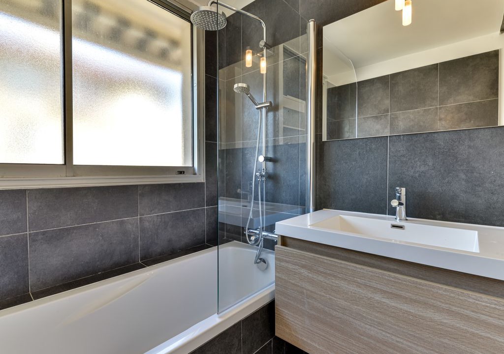 Photo of Bathroom in Republique–Point-du-Jour
