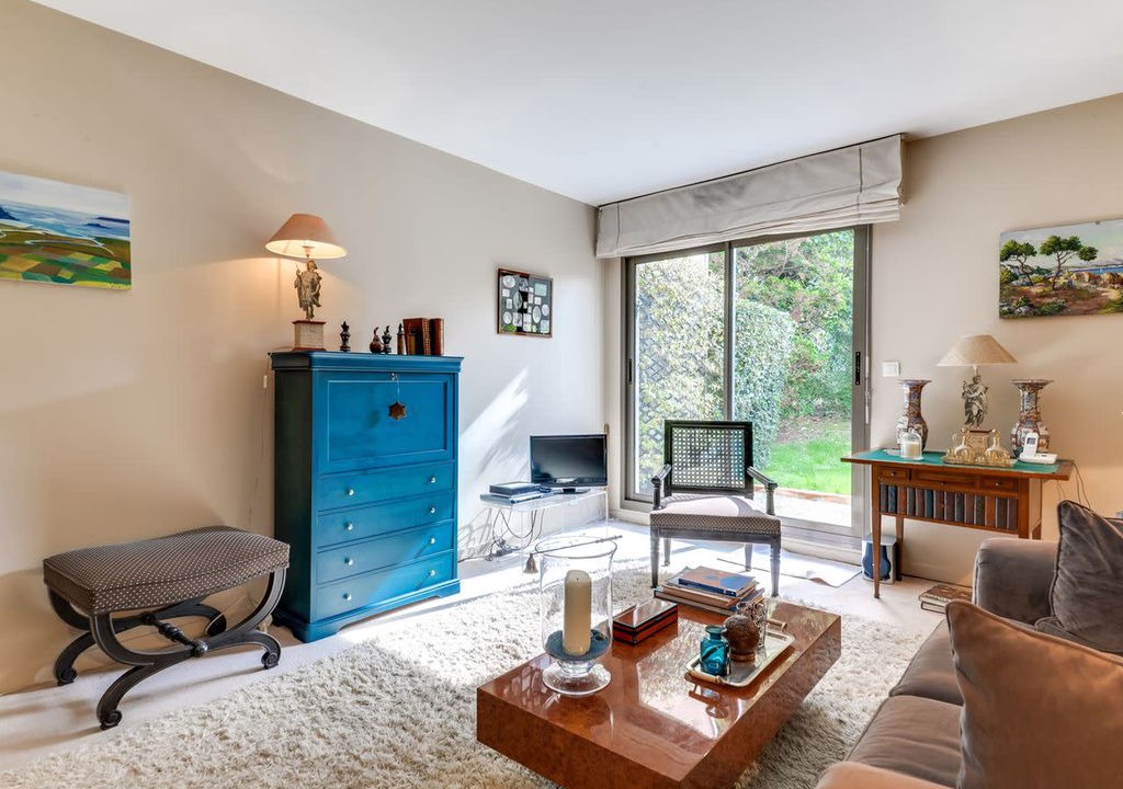 Photo of Livingroom in Republique–Point-du-Jour