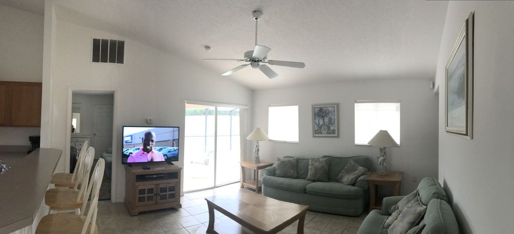 Photo of Livingroom in Hillcrest Estates