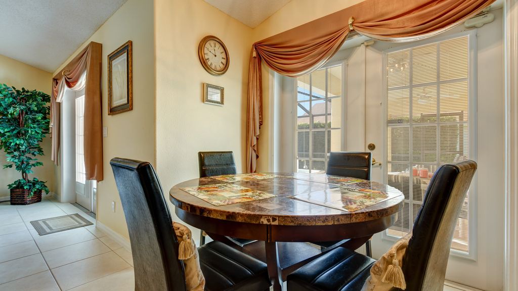 Photo of Livingroom in Orange Tree