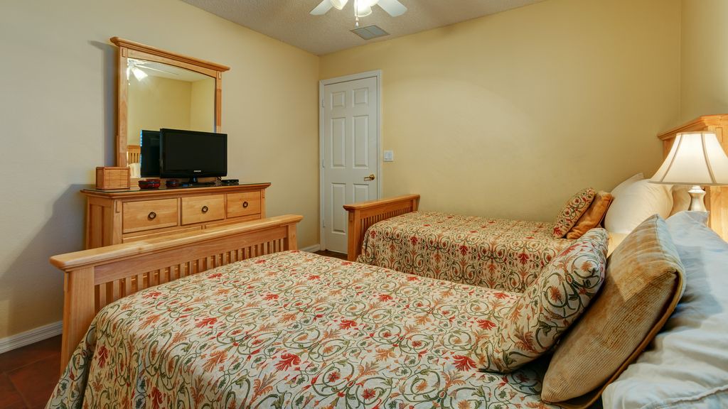 Photo of Bedroom in Orange Tree