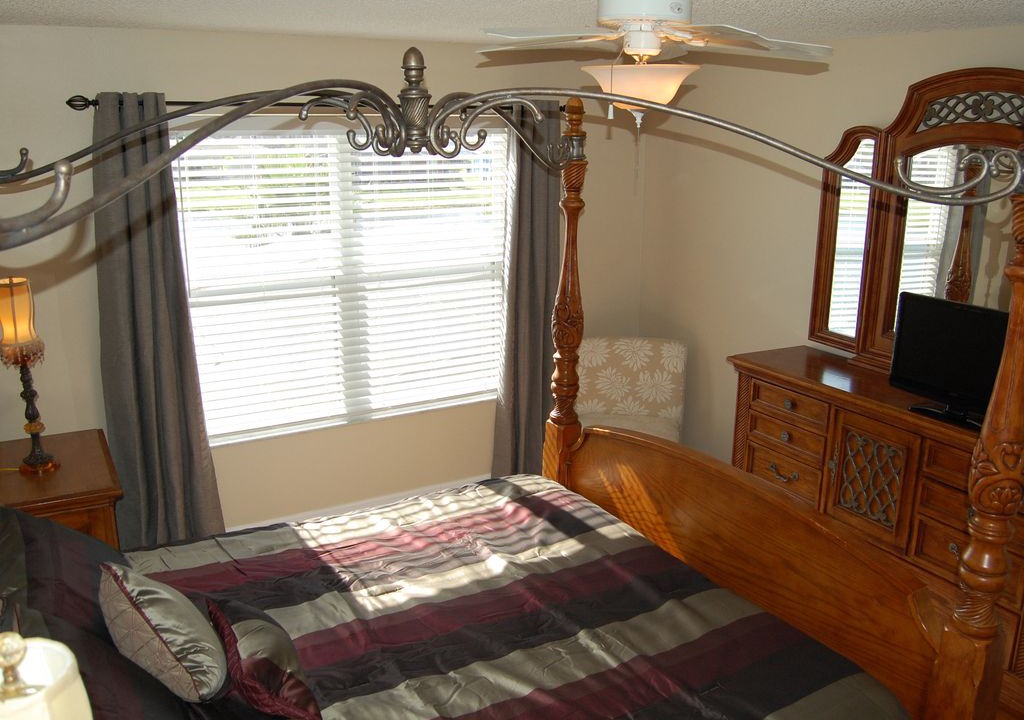 Photo of Bedroom in Crescent Lakes