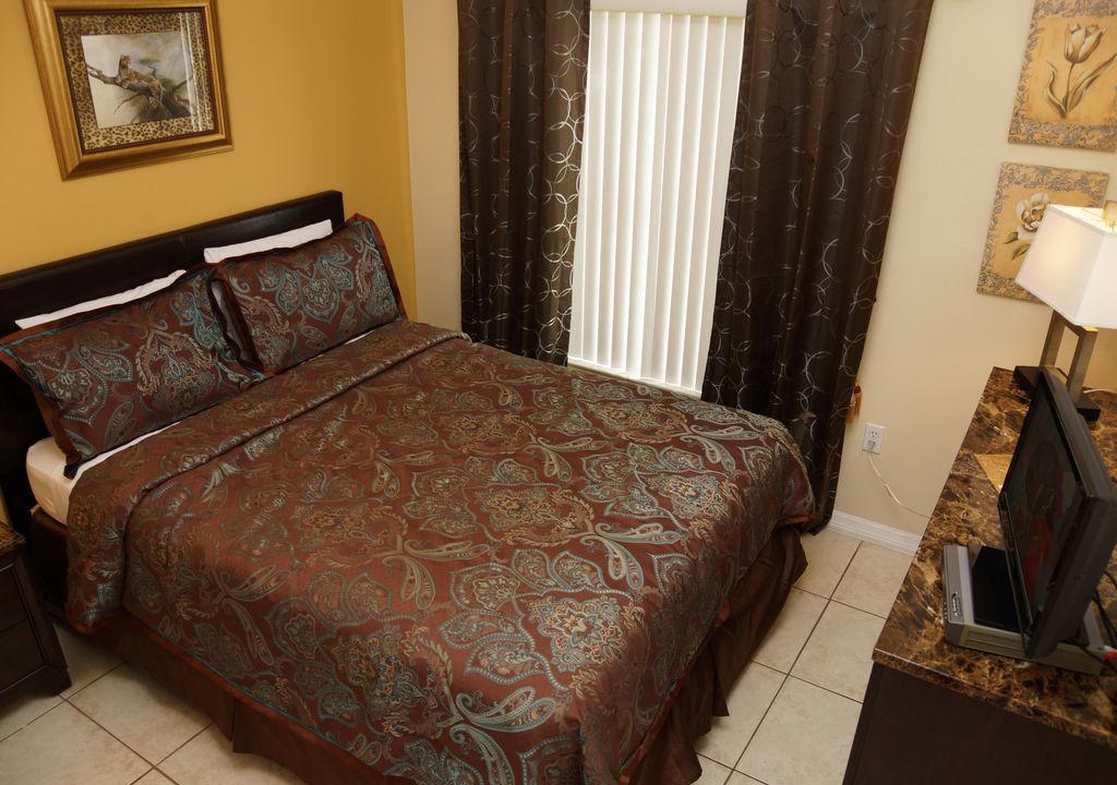 Photo of Bedroom in Crescent Lakes