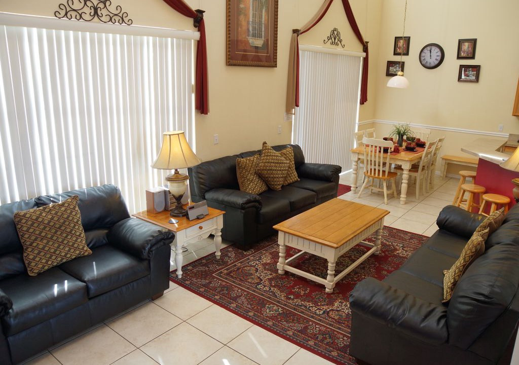Photo of Livingroom in Crescent Lakes