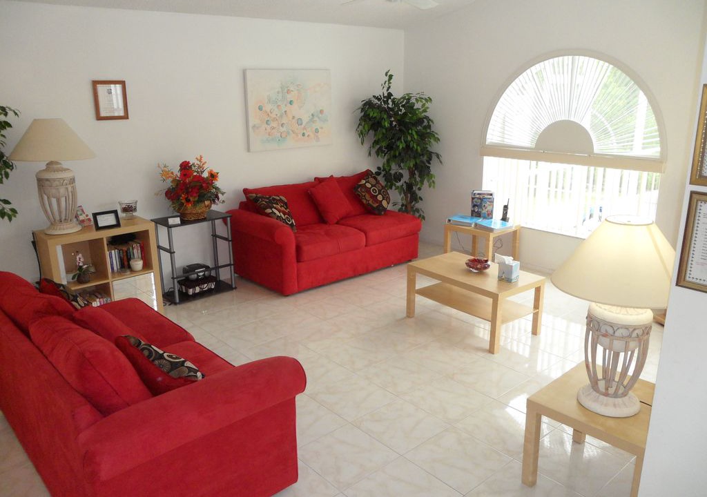 Photo of Livingroom in Windward Cay