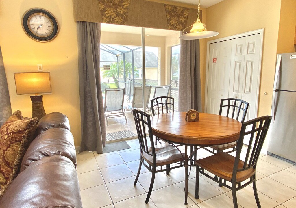Photo of Livingroom in Seasons