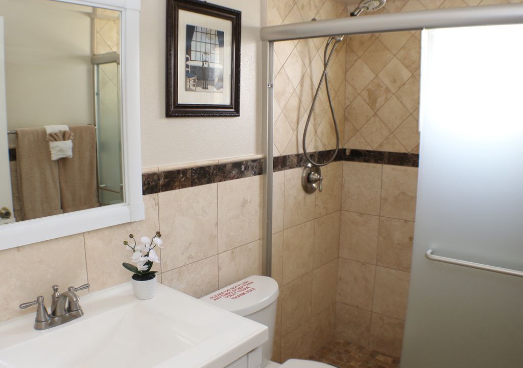 Photo of Bathroom in Windward Cay