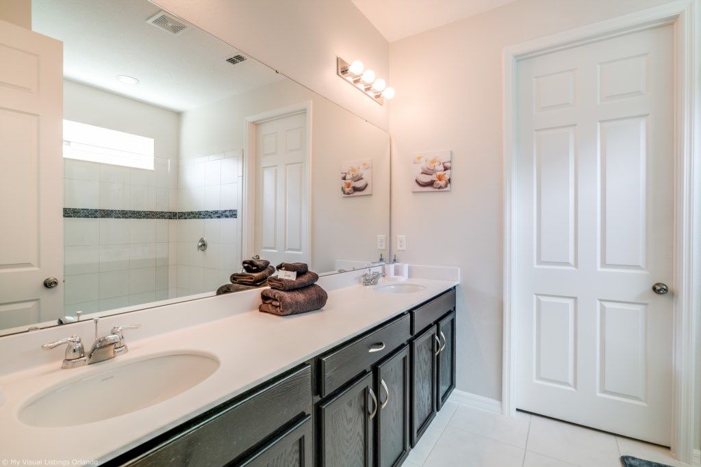 Photo of Bathroom in Buena Ventura Lakes