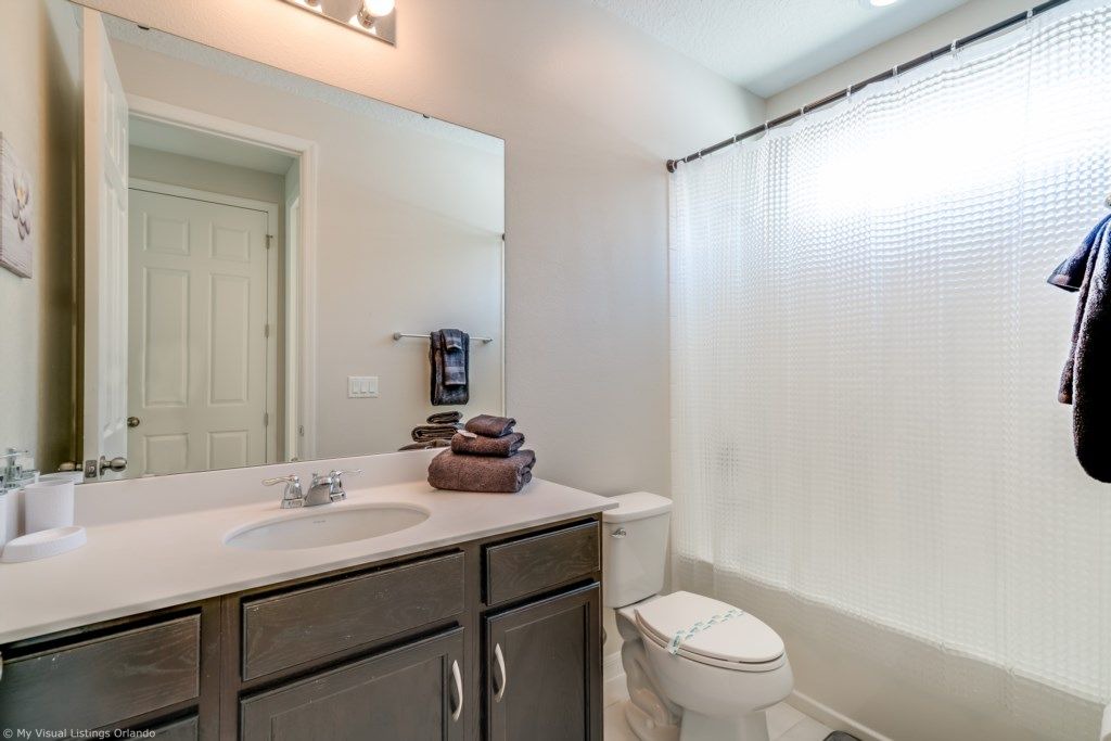Photo of Bathroom in Buena Ventura Lakes