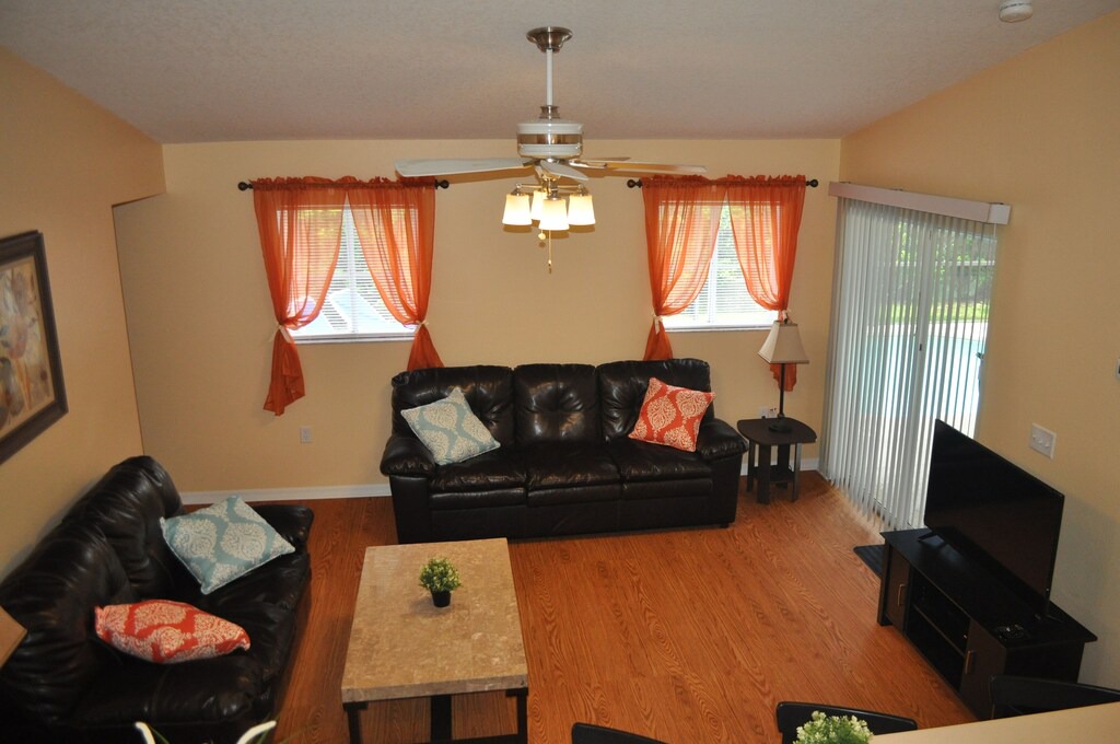 Photo of Livingroom in Hillcrest Estates