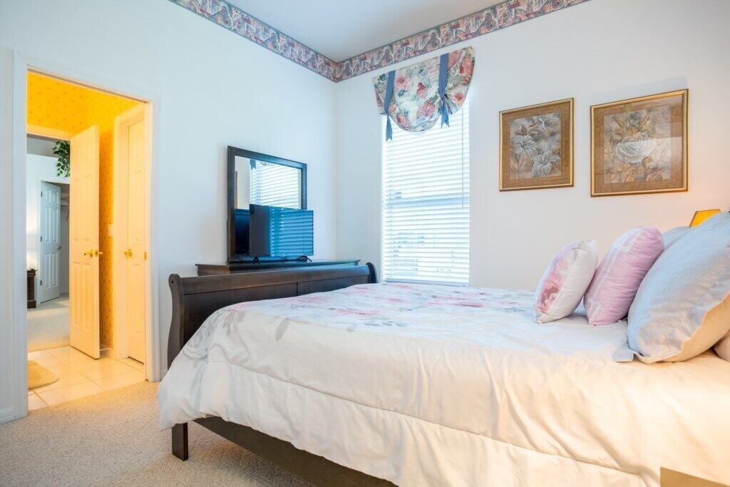 Photo of Bedroom in Ridgewood Lakes