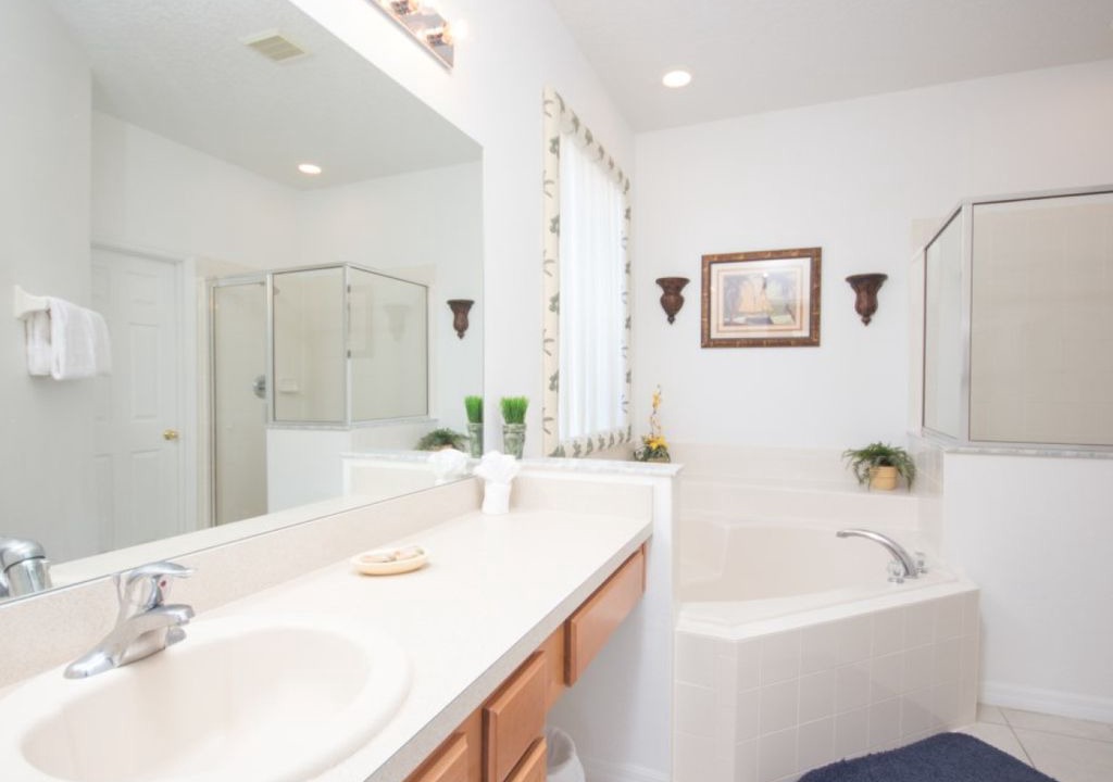 Photo of Bathroom in Seasons