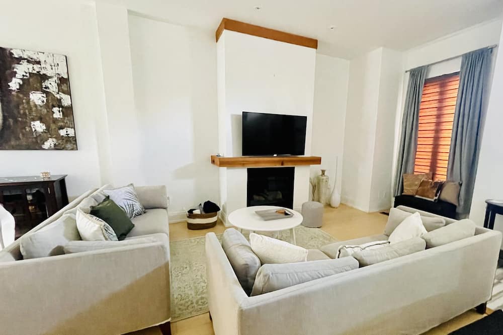 Photo of Livingroom in New Toronto