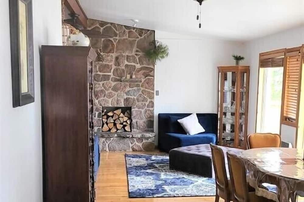 Photo of Livingroom in Nipissing