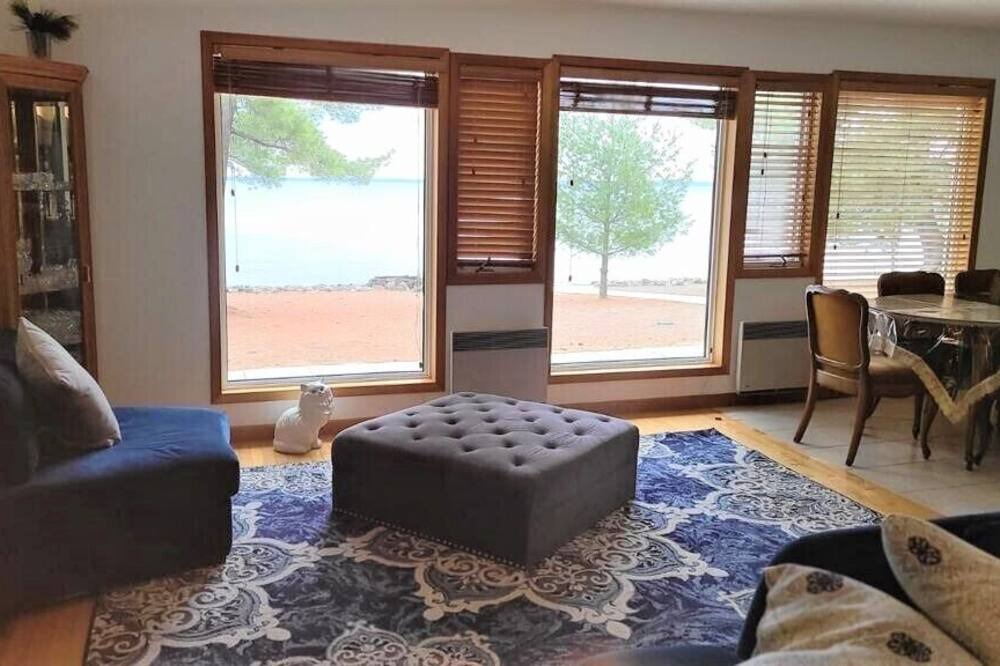 Photo of Livingroom in Nipissing