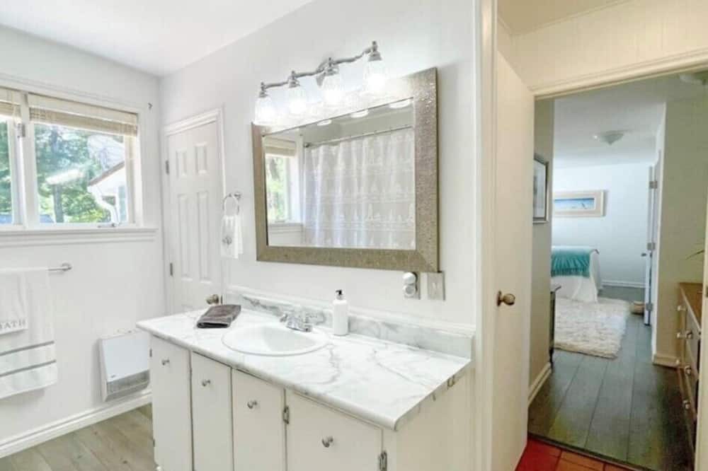 Photo of Bathroom in Nipissing