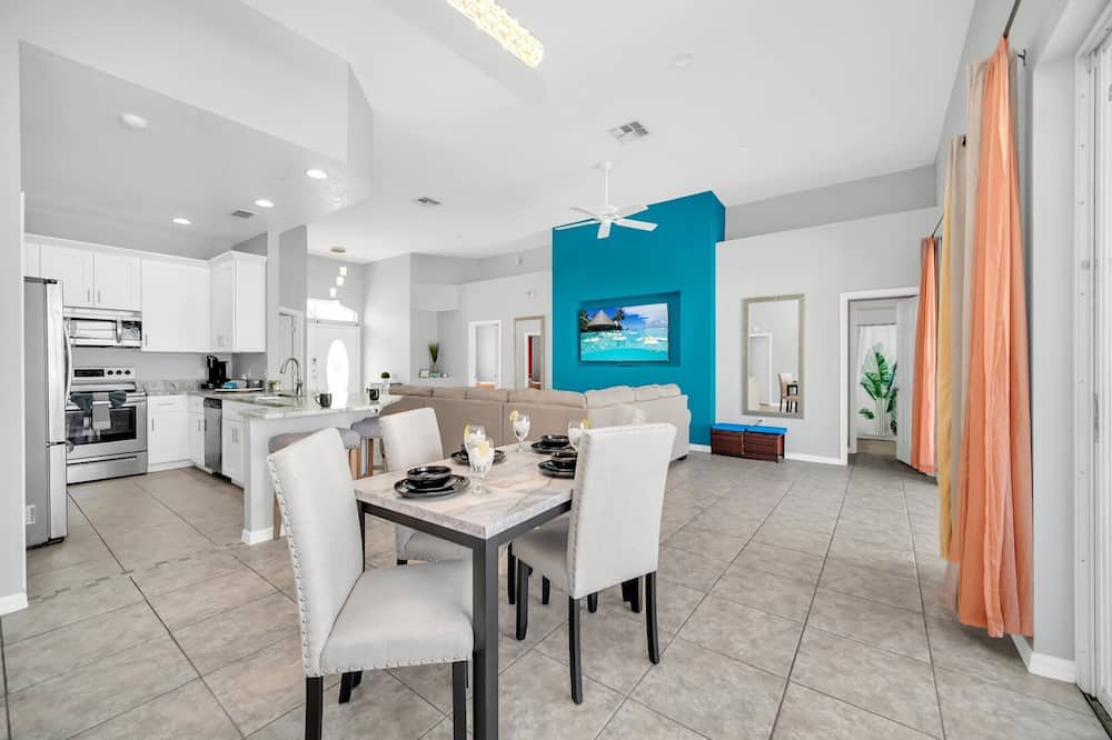 Photo of Livingroom in Bridgewater Crossing