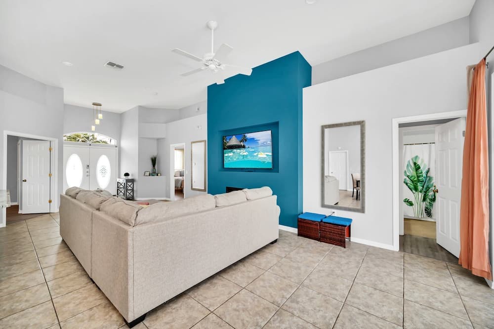 Photo of Livingroom in Bridgewater Crossing