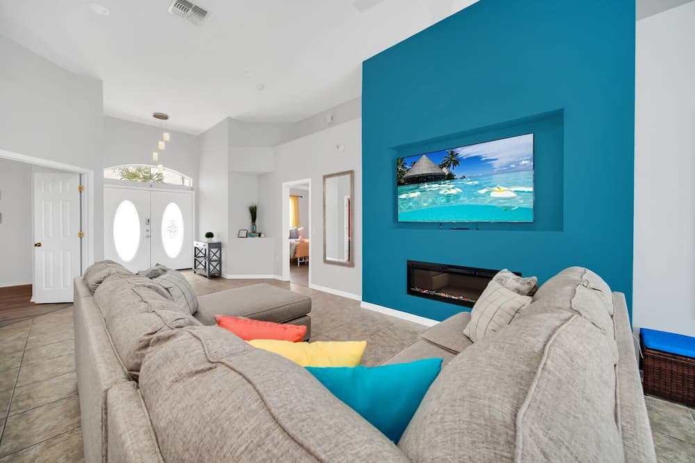 Photo of Livingroom in Bridgewater Crossing
