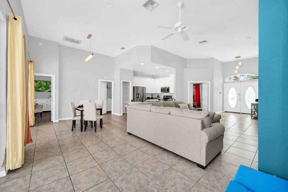 Photo of Livingroom in Bridgewater Crossing