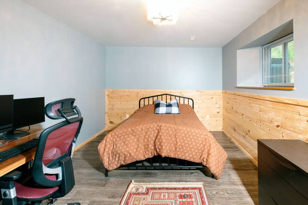 Photo of Bedroom in Wasaga Beach