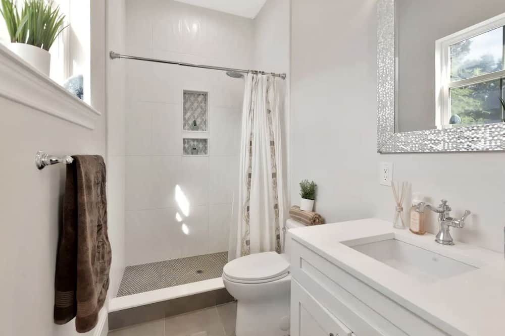 Photo of Bathroom in Greater Northdale