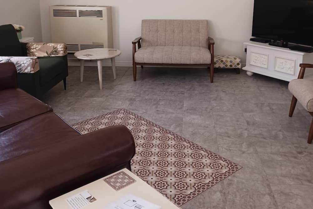 Photo of Livingroom in Central Huron