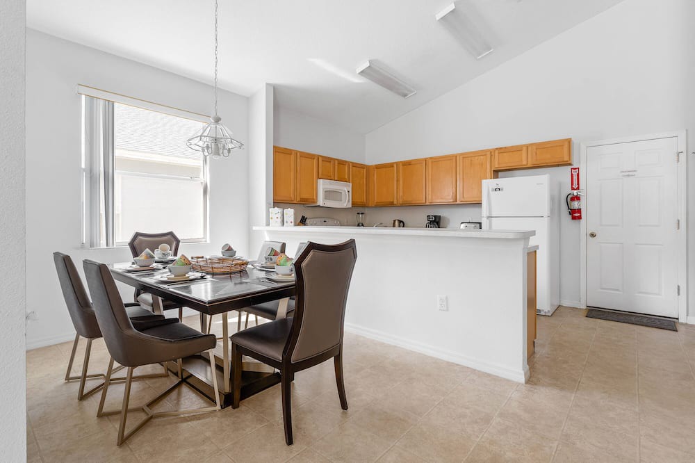 Photo of Livingroom in Bridgewater Crossing