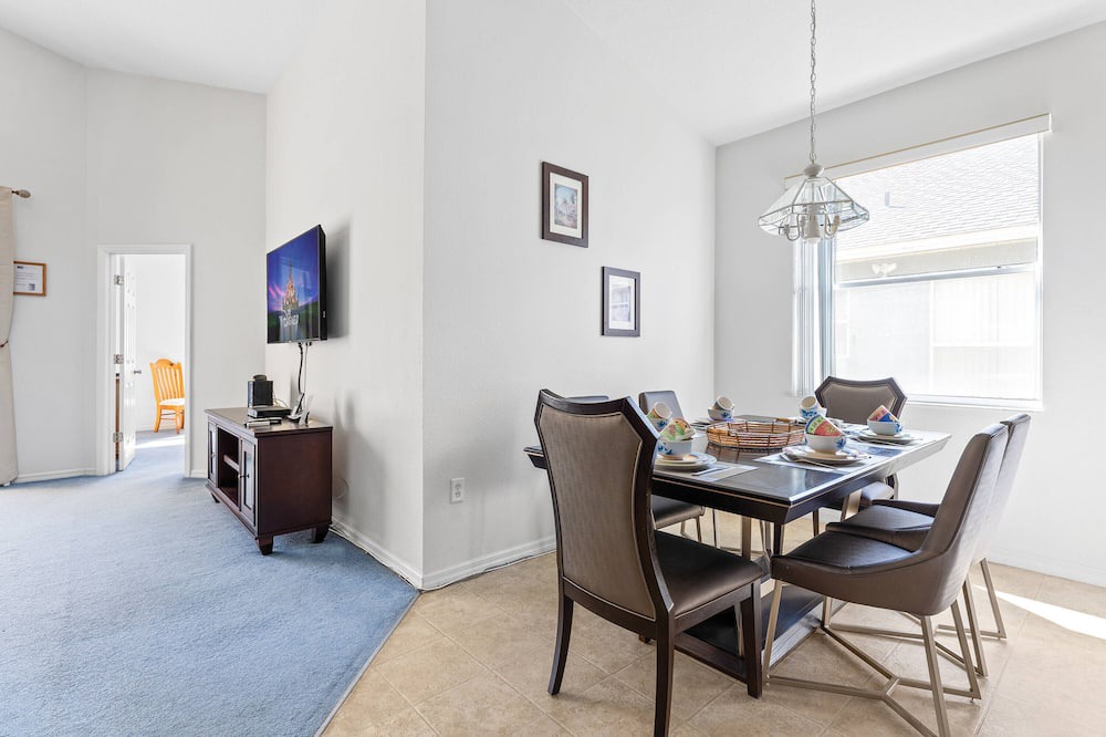 Photo of Livingroom in Bridgewater Crossing