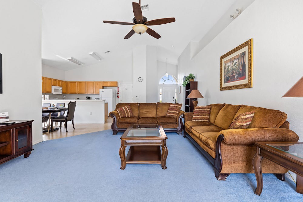 Photo of Livingroom in Bridgewater Crossing