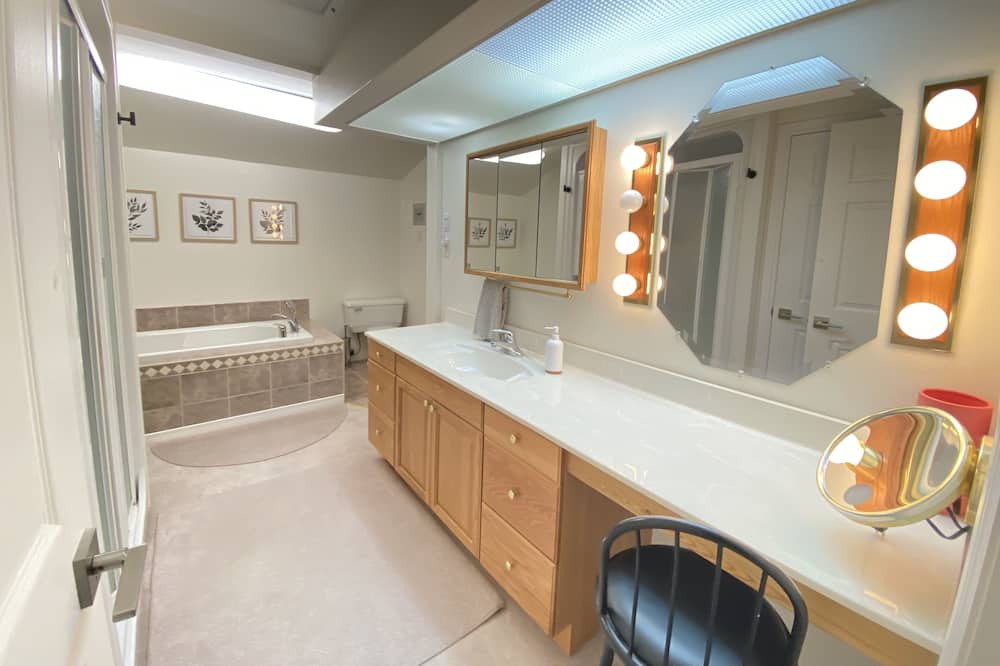 Photo of Bathroom in Kincardine