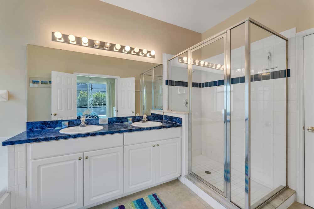 Photo of Bathroom in Sunset Lakes