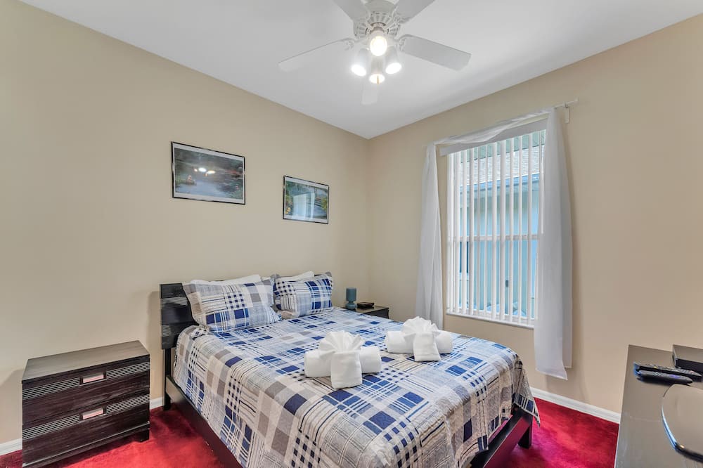 Photo of Bedroom in Sunset Lakes