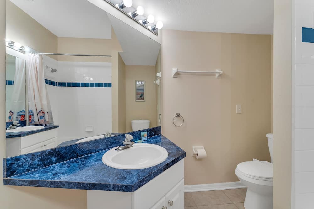 Photo of Bathroom in Sunset Lakes