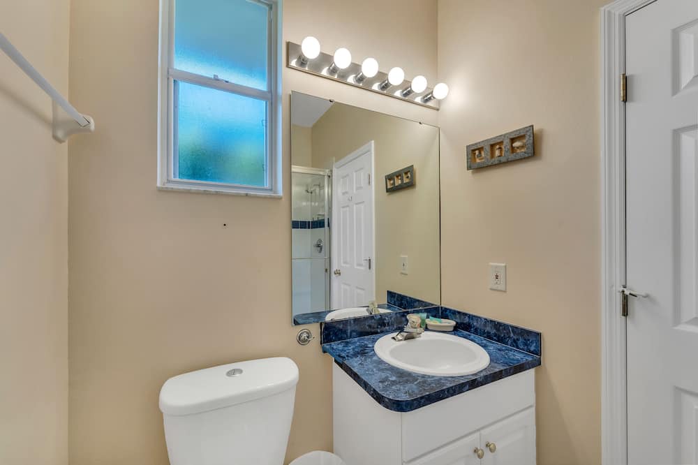 Photo of Bathroom in Sunset Lakes