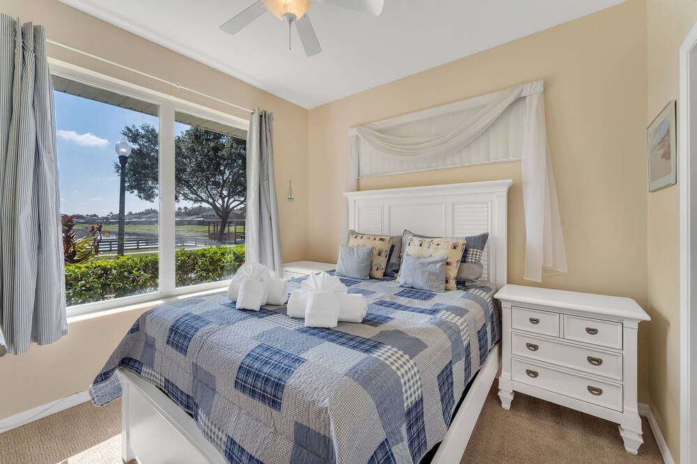 Photo of Bedroom in Sunset Lakes