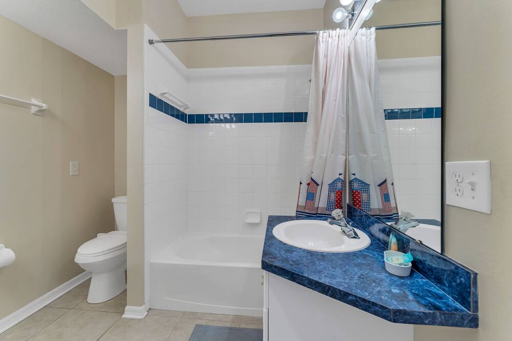Photo of Bathroom in Sunset Lakes