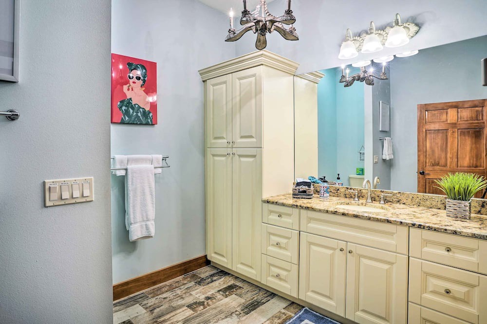 Photo of Bathroom in Valrico