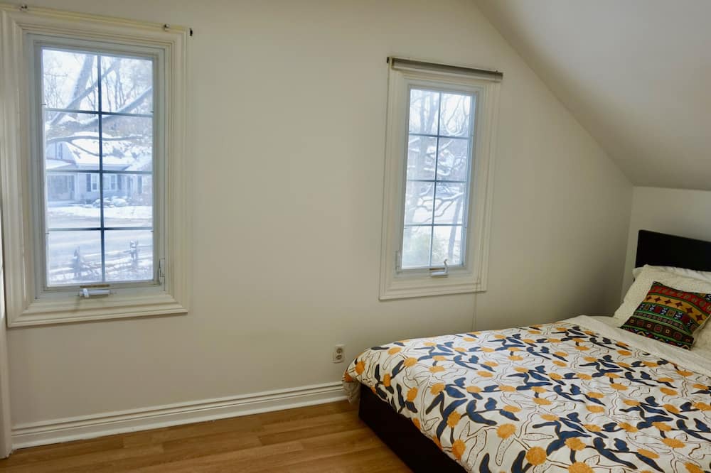 Photo of Bedroom in Halton Regional Municipality