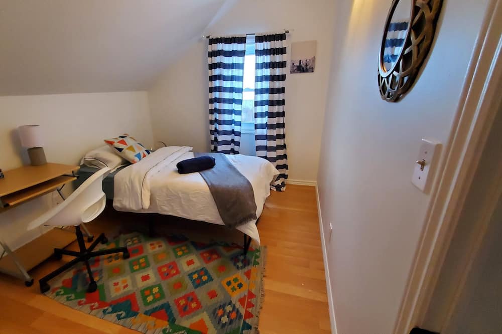 Photo of Bedroom in Halton Regional Municipality