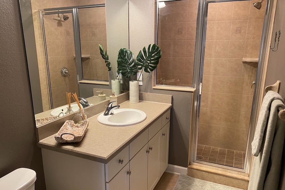 Photo of Bathroom in Courier City - Oscawana