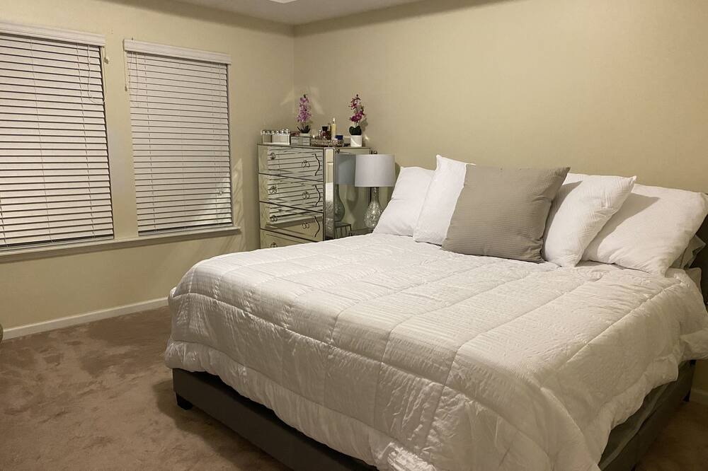 Photo of Bedroom in OakLeaf Plantation