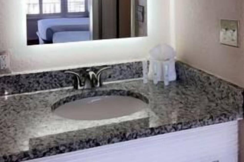 Photo of Bathroom in June Park
