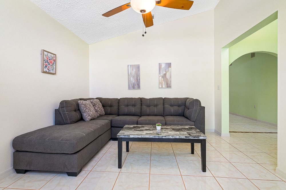 Photo of Livingroom in Carrollwood