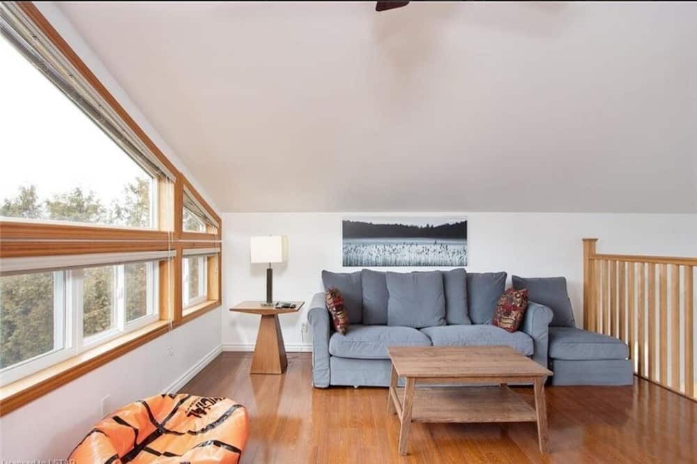 Photo of Livingroom in Ashfield-Colborne-Wawanosh